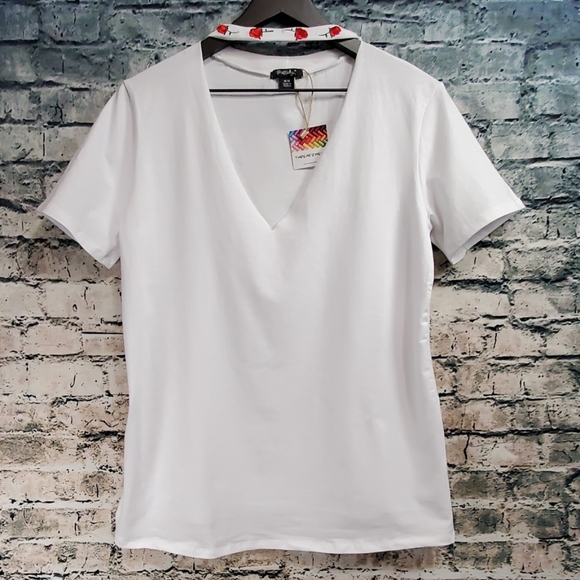Rhapsody Tops - Rhapsody | Rose Applique Short Sleeve Tee Shirt